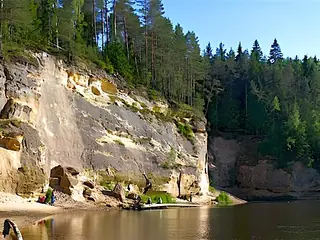 Rivier in het Gauja Nationaal Park in Letland