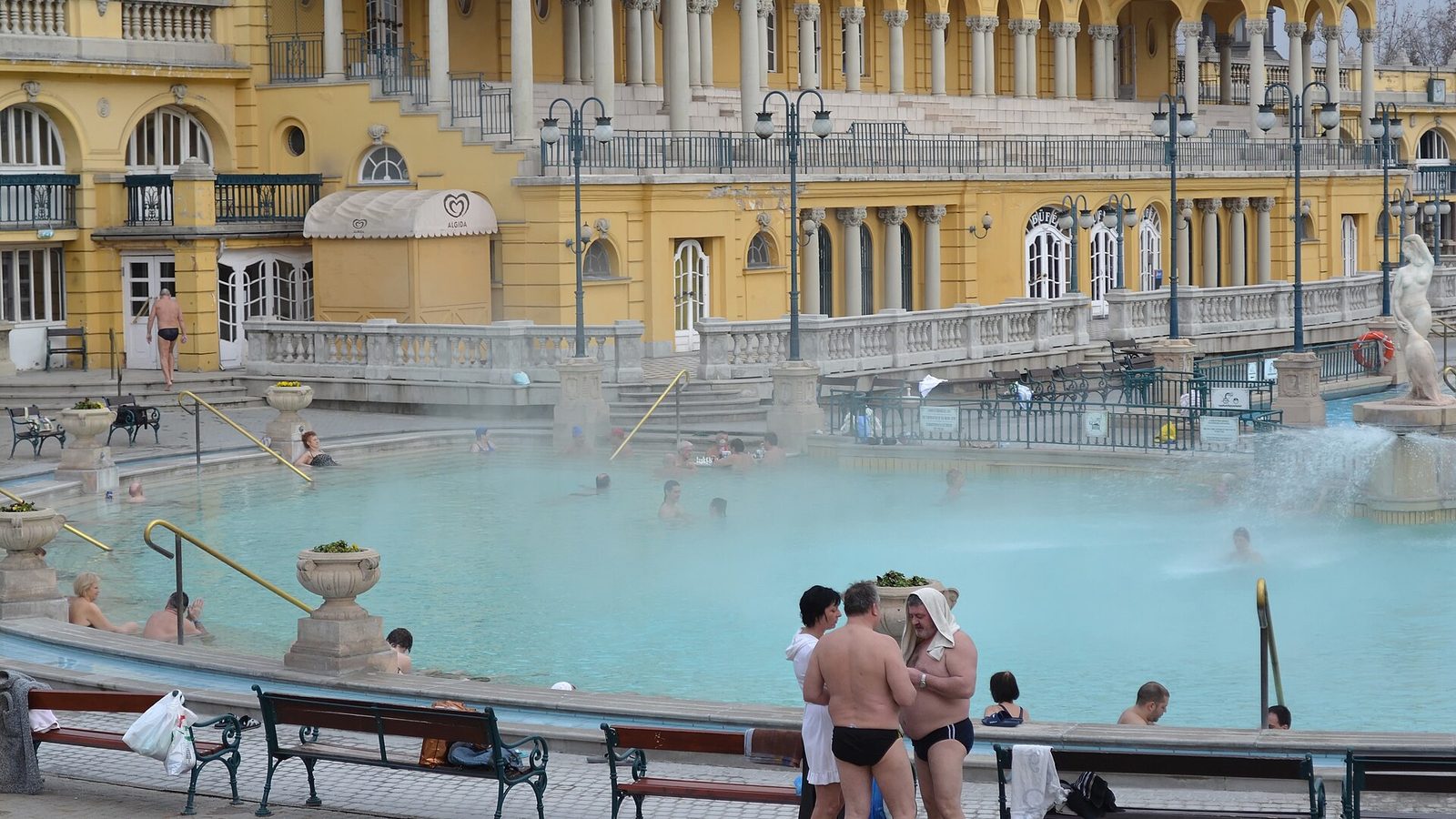 Buitenbad van het Széchenyi-bad in Boedapest