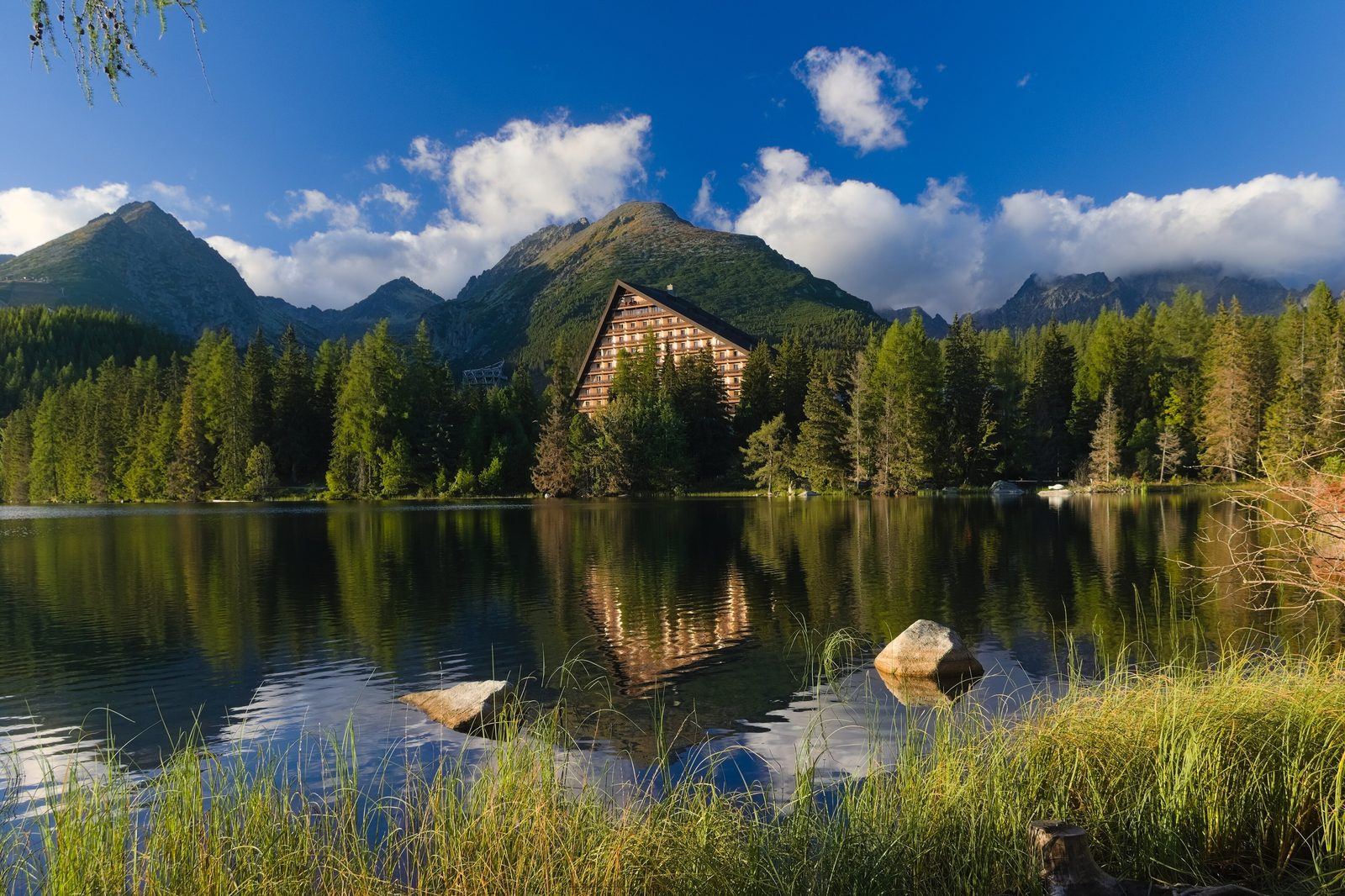 Štrbské pleso met de Hoge Tatra