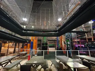 Sfeerfoto, niet HyperActive: vergelijkbare indoorspeeltuin elders