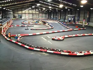 Sfeerfoto, niet Sofia Karting Ring: vergelijkbare kartbaan elders
